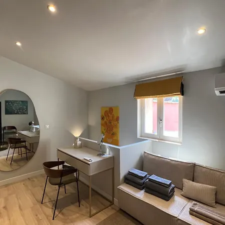 Durance Apartment *